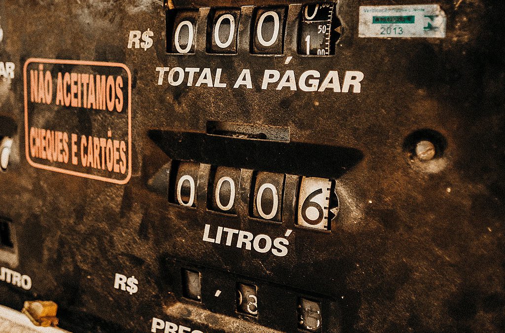 Lucros altos, investimentos baixos: como o desmonte da Petrobras impacta na sua vida