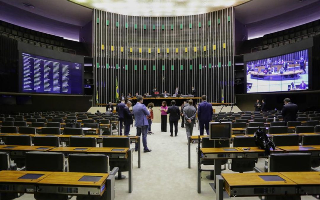 Câmara aprova renda emergencial e derrota proposta ‘aviltante’ do governo