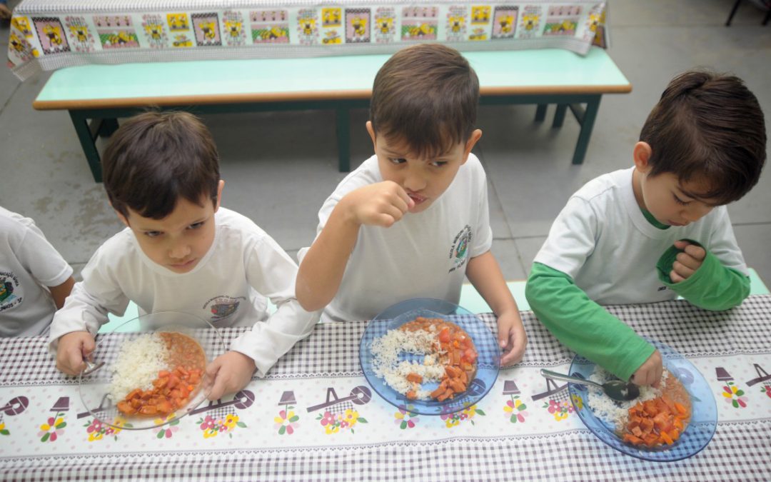 Mudança no Fundeb ameaça oferta de merenda escolar no Ensino Fundamental