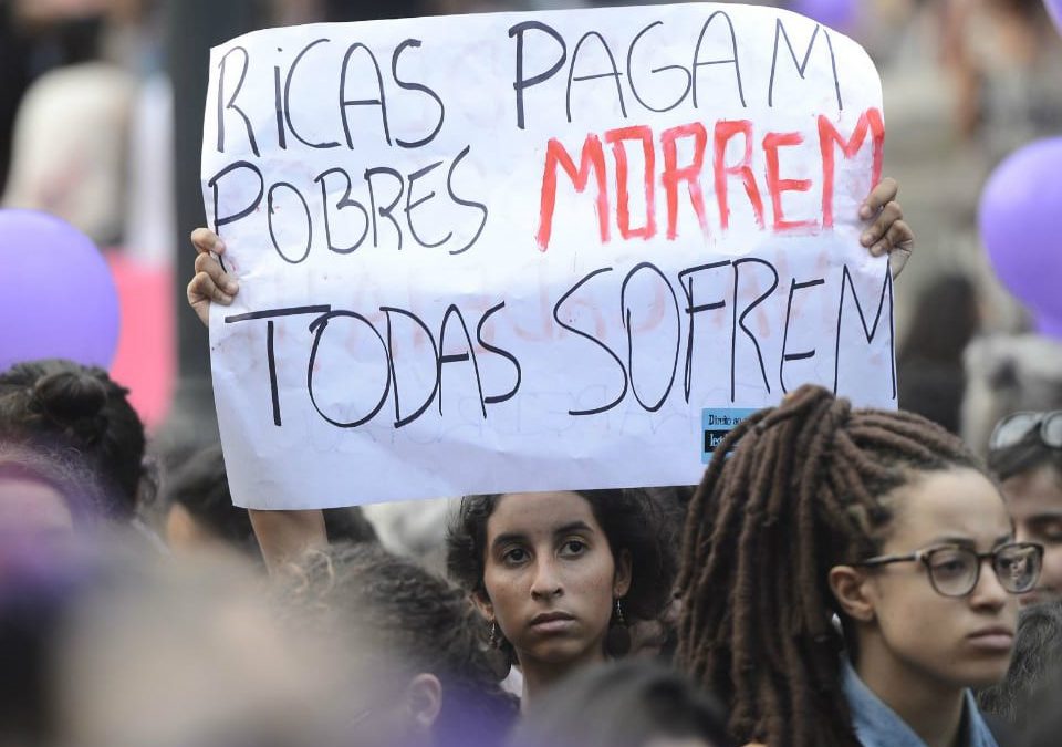 Educadores brasileiros repudiam Portaria do Ministério da Saúde que dificulta o acesso das vítimas ao aborto legal