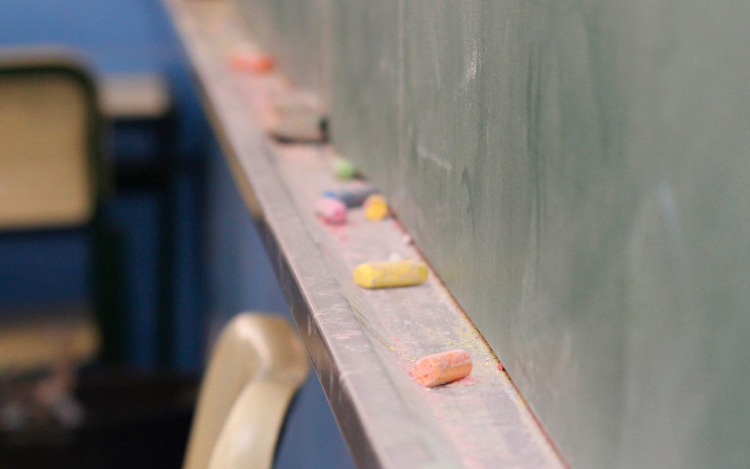 Artigo: Ainda não é hora de retorno às aulas presenciais nas escolas