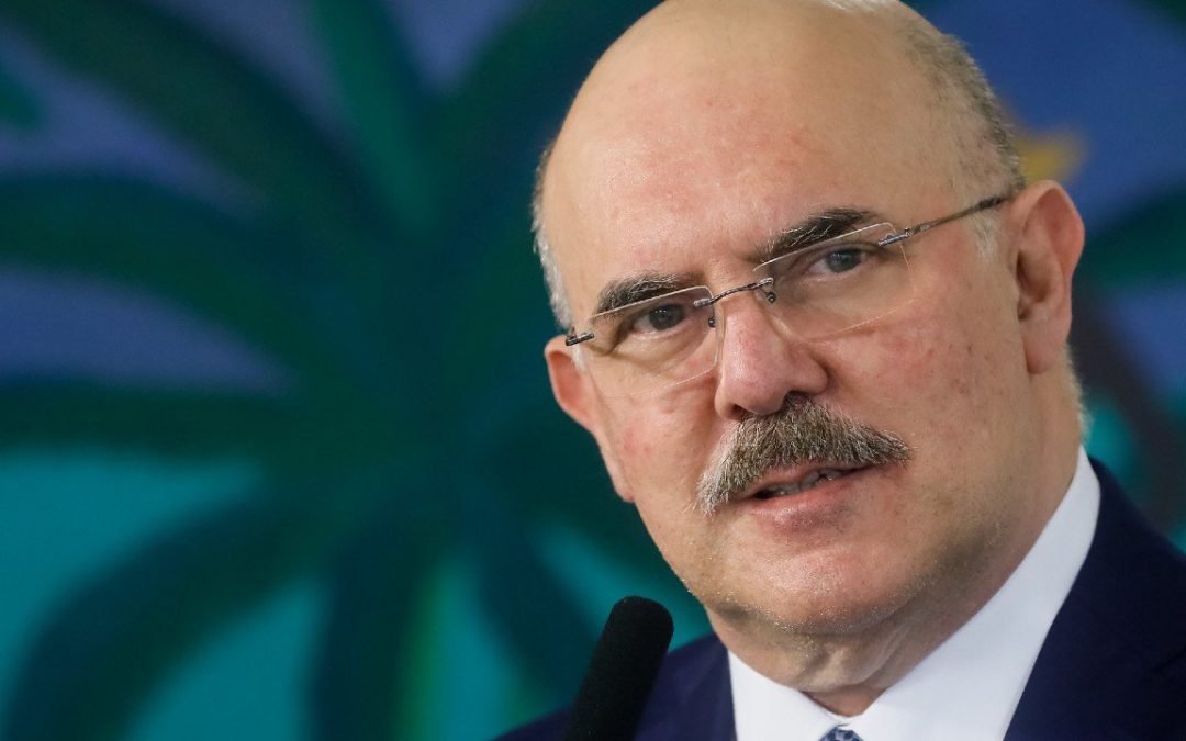 Ministro da Educação rejeita acordo para se livrar de inquérito por homofobia