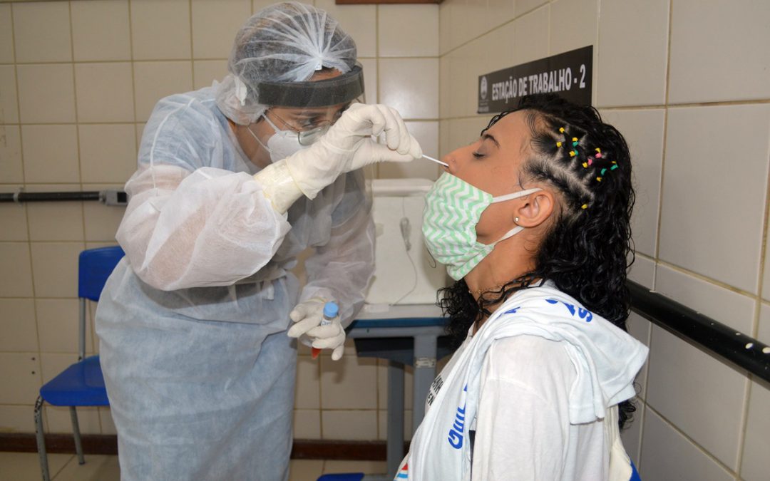 Covid em alta e orçamento do SUS para 2021 preocupam, alerta ex-presidente da Anvisa