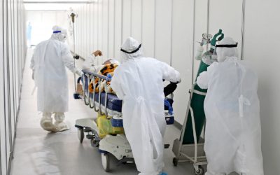 Brasil bate recorde de contágios da covid-19. Número de mortes repete pior momento da pandemia