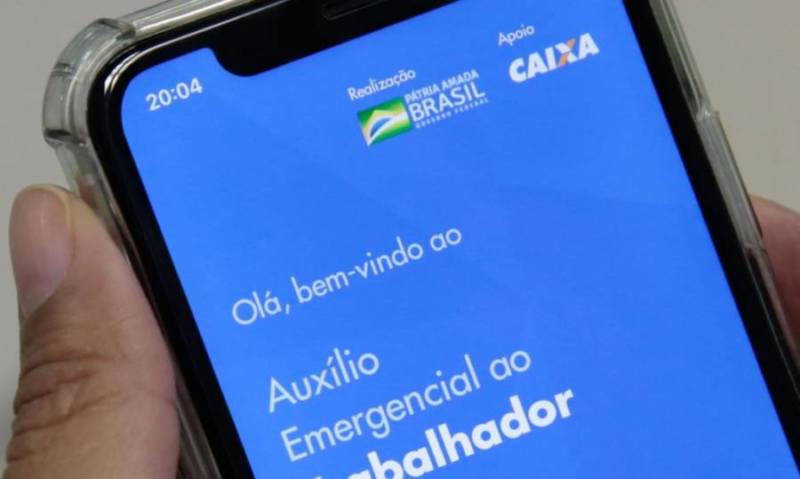 Após governo Bolsonaro reduzir auxílio, PT segue defendendo retorno a R$600