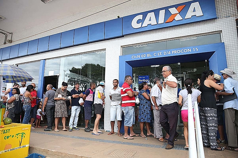 Movimentos populares repudiam auxílio de R$ 250: “Não compra nem 25% da cesta básica”