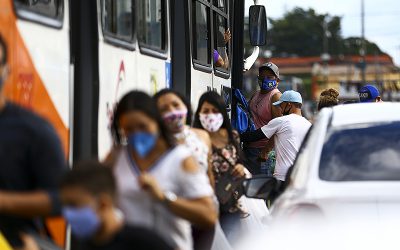 Cientistas britânicos sugerem lockdown no Brasil durante vacinação para evitar “fábrica” de variantes
