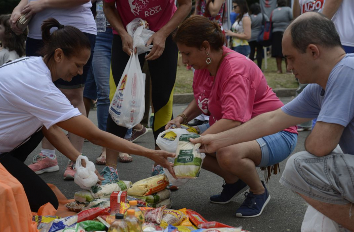 R$ 150 de auxílio não mata a fome, nem retoma economia, dizem CUT e economista