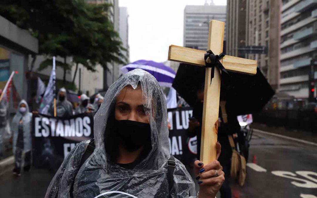 Professores tiveram 192% mais risco de pegar covid-19 com aulas presenciais em São Paulo