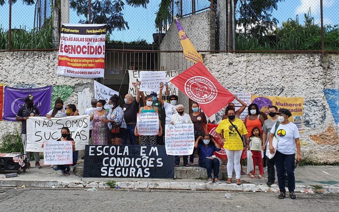 Volta às aulas em São Paulo na pior fase da pandemia tem poucos alunos e expõe professores à covid-19