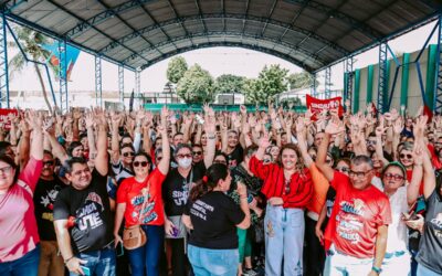 Professores de Fortaleza aprovam paralisação pelo piso salarial