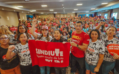 Greve DIA 3: Professores de Fortaleza ocupam a Câmara Municipal e pressionam por reajuste salarial