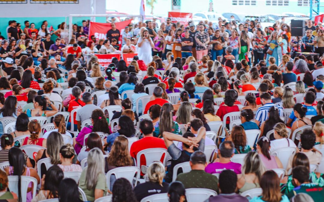Greve DIA 4: Assembleia aprova continuação da paralisação dos Professores de Fortaleza