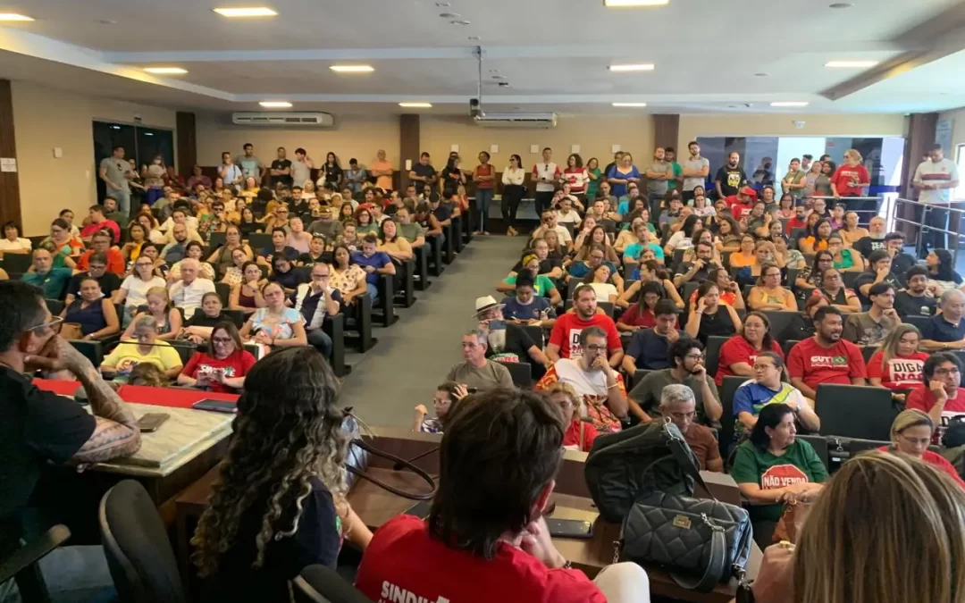 Sindiute denuncia golpe nos servidores: Reforma Administrativa disfarçada chega à Câmara em regime de urgência
